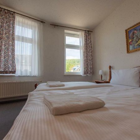 Haus Schlematal Hotel Und Restaurant バート・シュレーマ エクステリア 写真