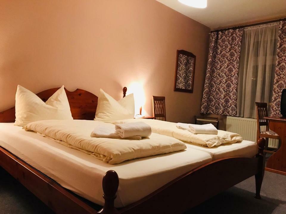Haus Schlematal Hotel Und Restaurant バート・シュレーマ エクステリア 写真
