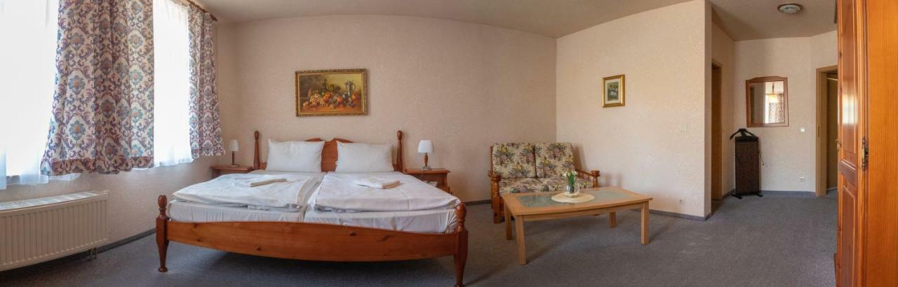 Haus Schlematal Hotel Und Restaurant バート・シュレーマ エクステリア 写真