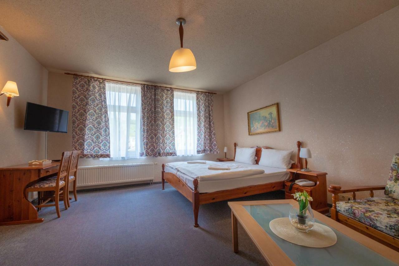 Haus Schlematal Hotel Und Restaurant バート・シュレーマ エクステリア 写真
